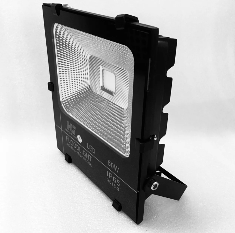 Cửa hàng đèn pha led MPE 50w tại TP HCM
