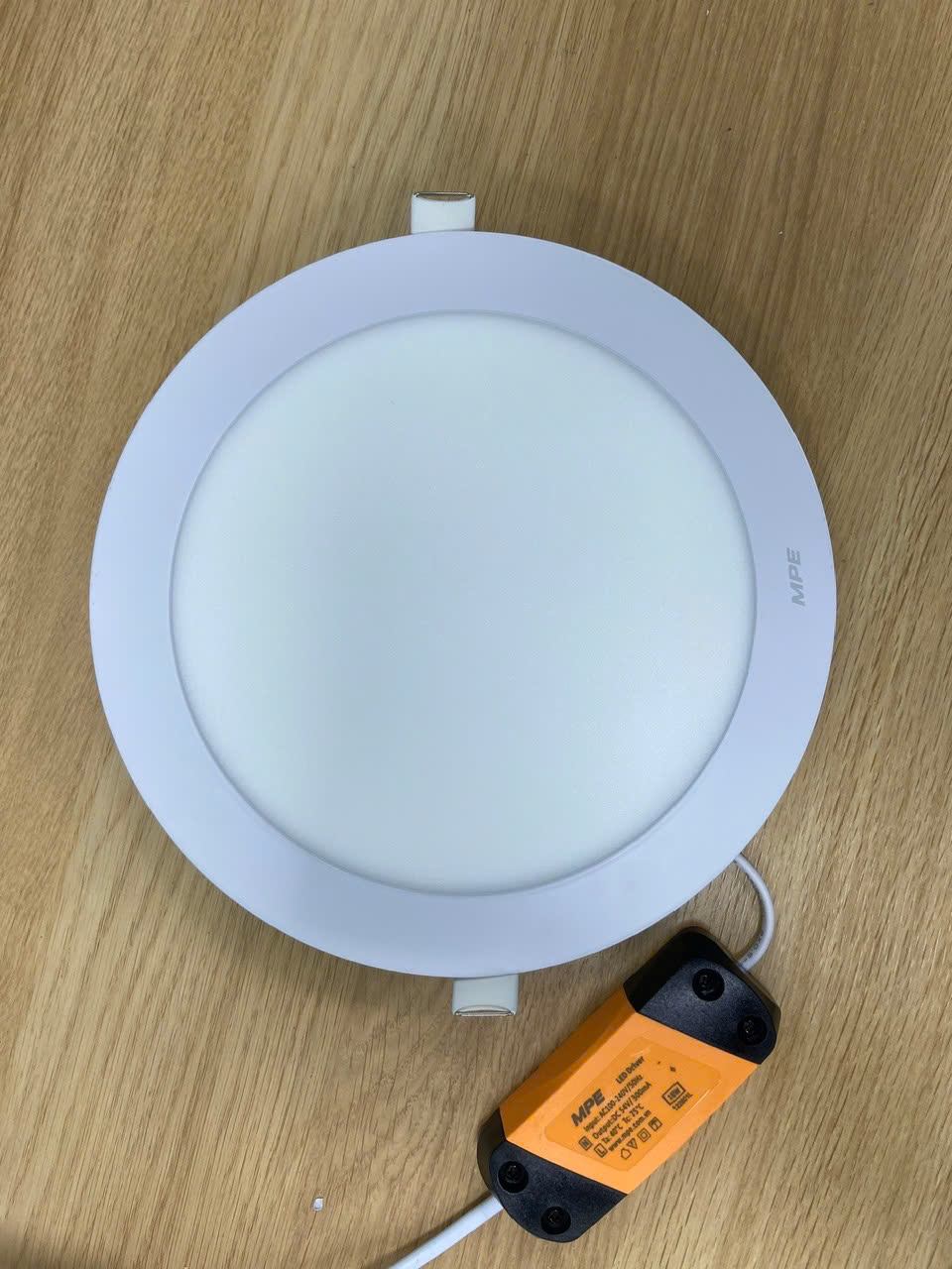 den-led-downlight-mpe-gia-tot