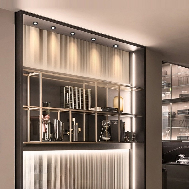 den-spotlight-kingled-chieu-tu-ke-trung-bay